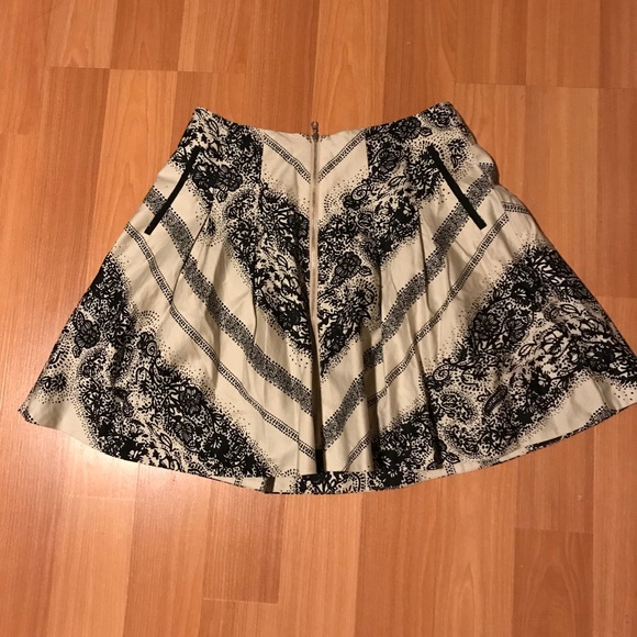 Mini skirt champagne 🥂 & Black - Picture 1 of 4